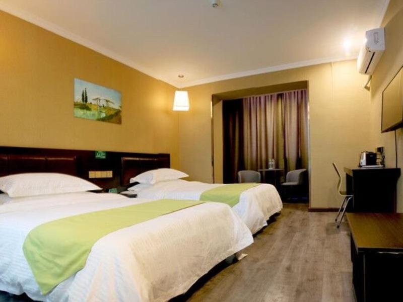 Greentree Wulumuqi Airport Hotel Урумки Екстериор снимка