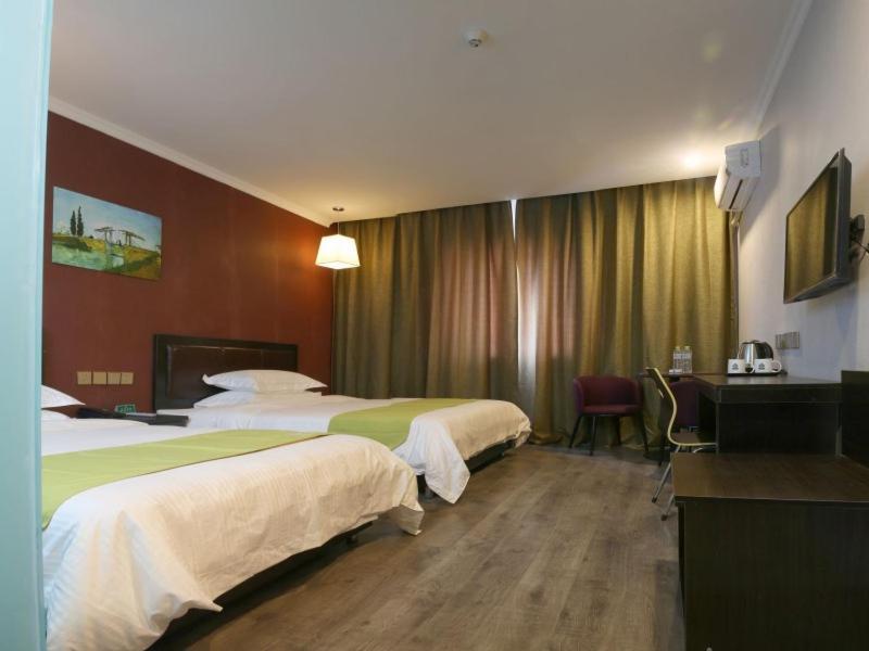 Greentree Wulumuqi Airport Hotel Урумки Екстериор снимка