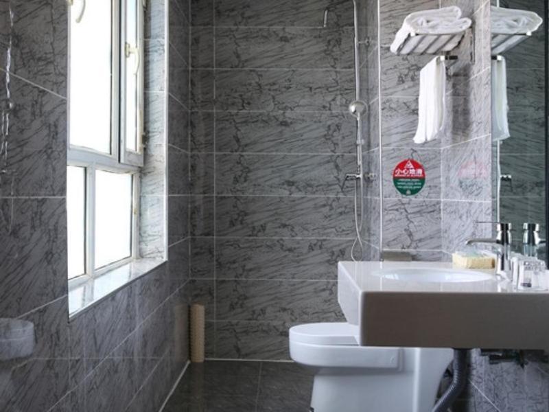 Greentree Wulumuqi Airport Hotel Урумки Екстериор снимка
