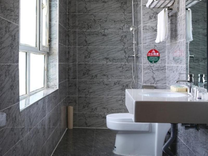 Greentree Wulumuqi Airport Hotel Урумки Екстериор снимка